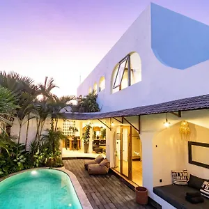 villa-castilla.hotelsseminyak.net/
